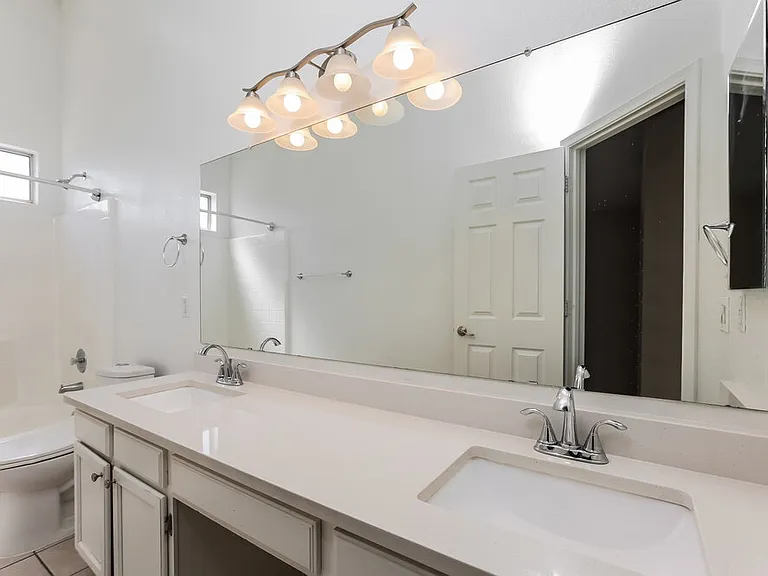 5307 N 79th Dr — Photo 12