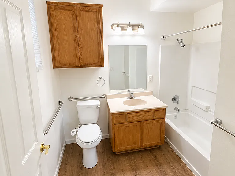 Hartford Square Apartments — Photo 27