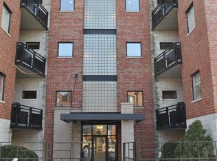 2337 W Wolfram St APT 313, Chicago, IL 60618