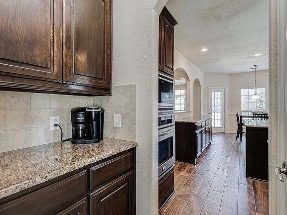 5th image of 13921 Sparrow Hill Dr