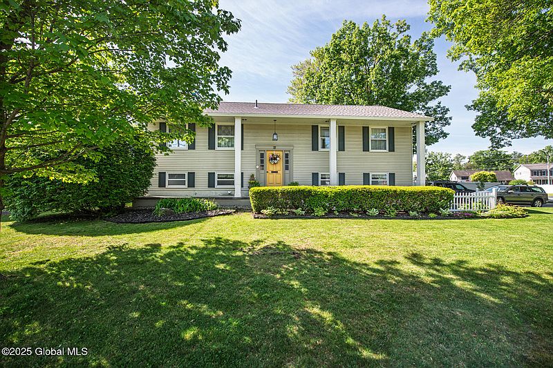 2nd image of 72 Crestwood Drive
