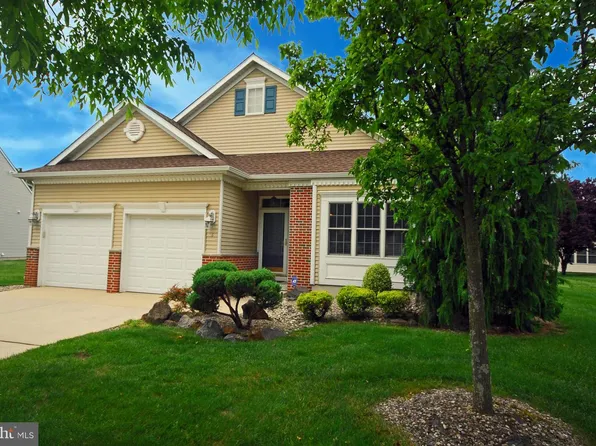 6 Ridgway Dr, Bordentown, NJ 08505