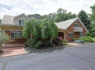 878 Holmdel Rd, Holmdel, NJ 07733