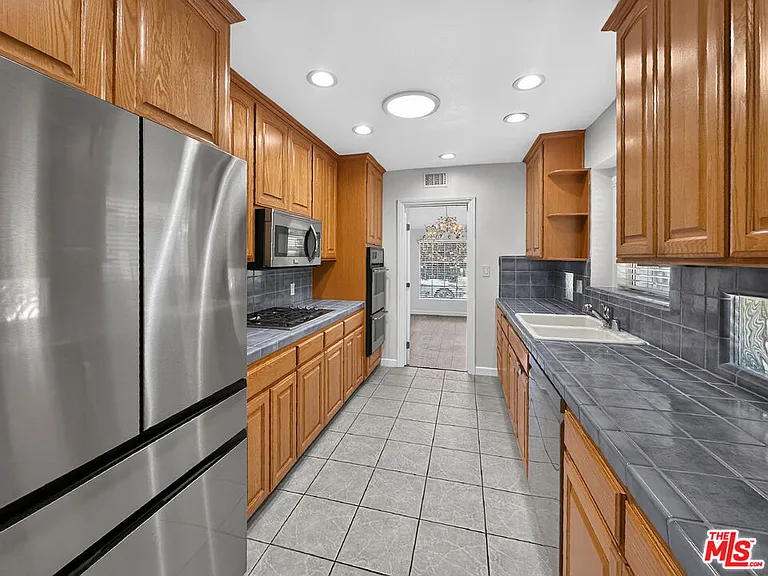 16746 Tupper St — Photo 22