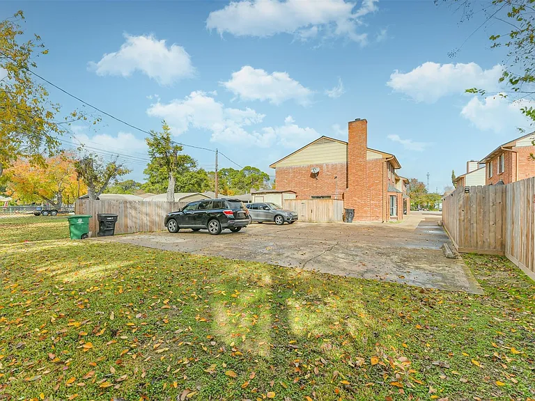 9219 Carousel Ln — Photo 5