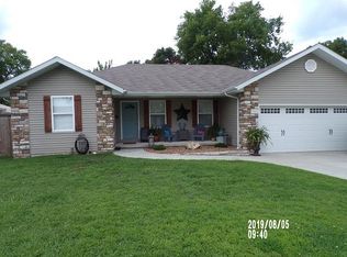 311 E Olive St, Bolivar, MO 65613