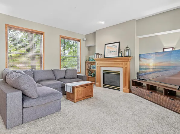 8304 Townsend Dr, Eden Prairie, MN 55344