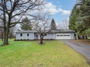 5195 Laura Ln, Canandaigua, NY 14424