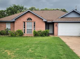1318 Ridge Dr, Midlothian, TX 76065