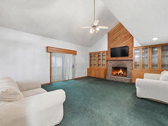 5th image of 117 Queensbury Cir