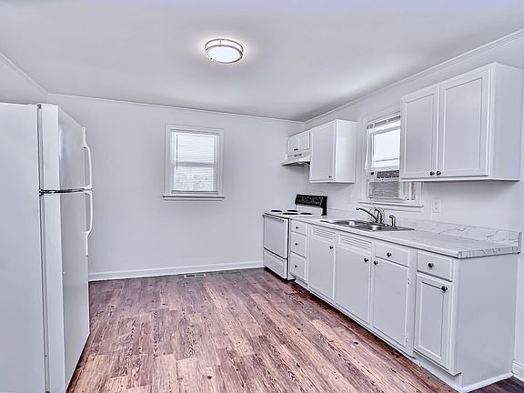 3rd image of 3 Saint Clair St