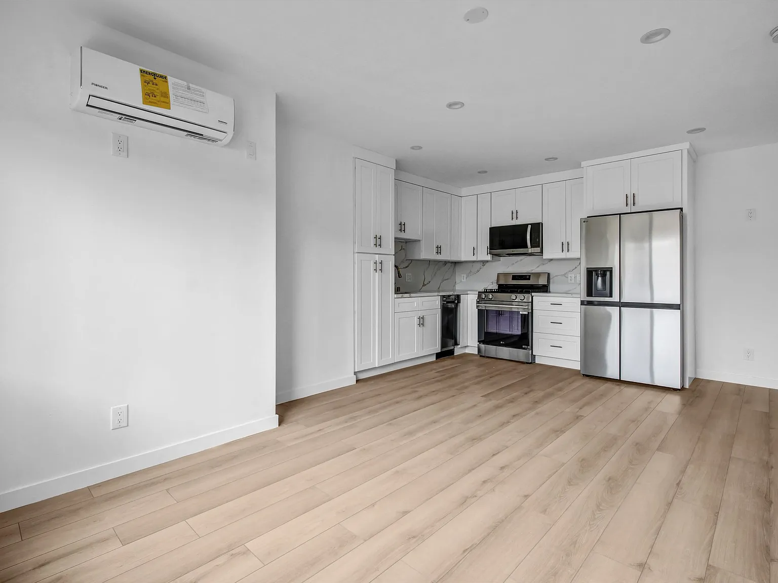 1 bed, 460 sqft, $2,000 — Photo 3
