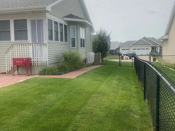 42 Camden Rd, Iowa City, IA 52245