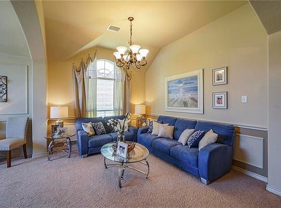 4th image of 211 Palomino Ct