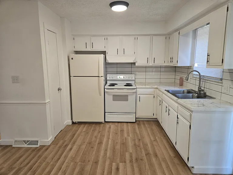 1725 Cromwell Dr — Photo 6