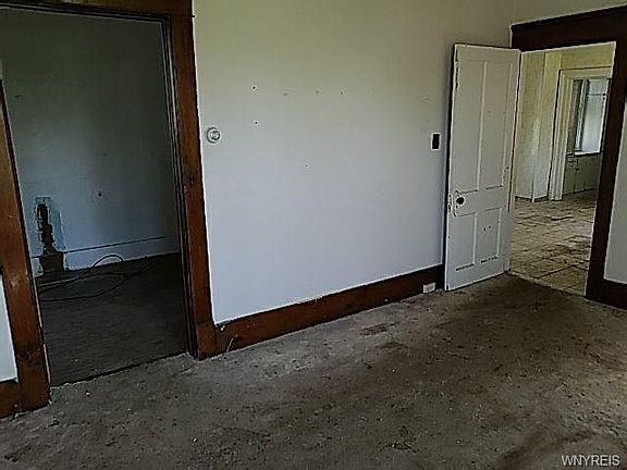 4th image of 147 Masten Ave