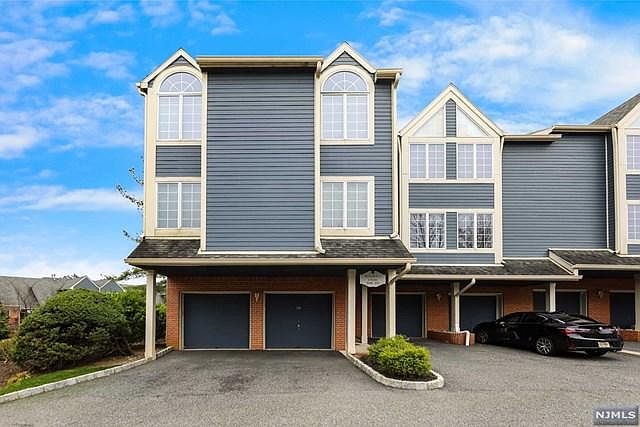 1st image of 211 Cambridge Dr #211