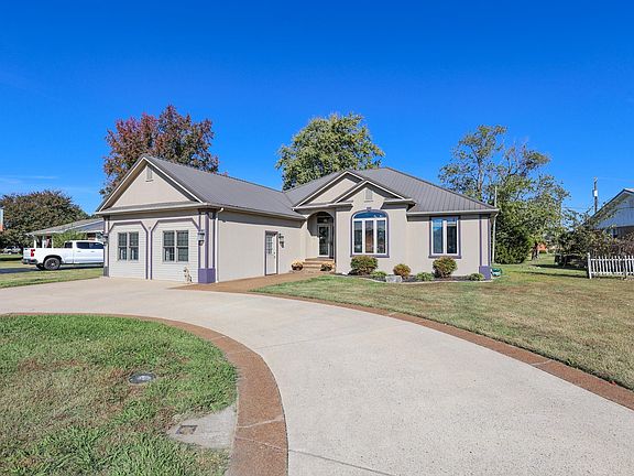 3rd image of 17 Kenwood Dr