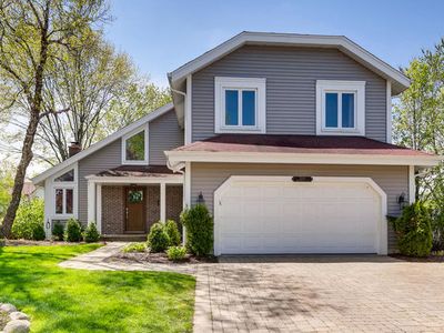 2208 N Williamsburg St, Arlington Heights, IL, 60004