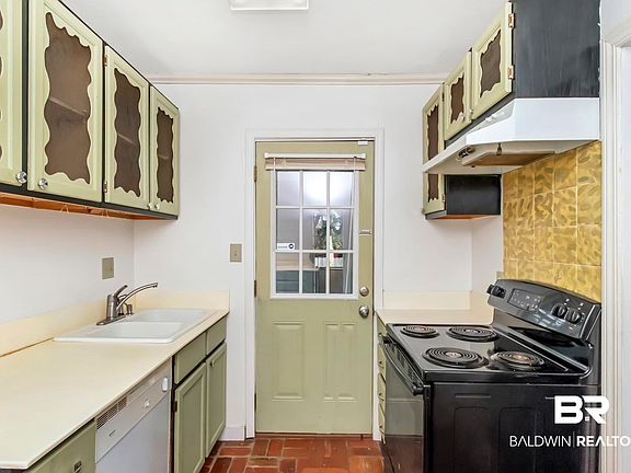 5th image of 375 Hillwood Cir E