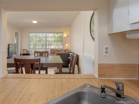 5th image of 7500 NW 17th St APT 309