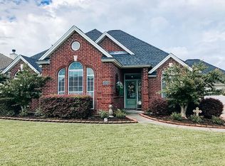 207 Hunter Ridge Ln, Nederland, TX 77627