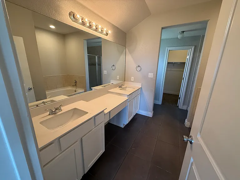 5704 Corsica Loop — Photo 9