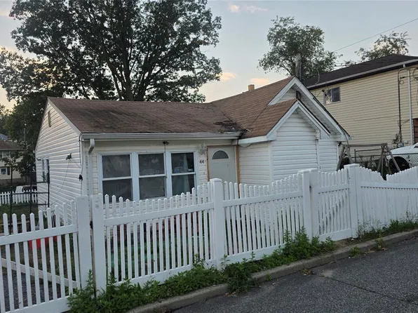 44 Carnegie Avenue, Elmont, NY 11003