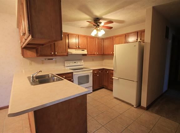 3rd image of 810 Clarinet Blvd E #810