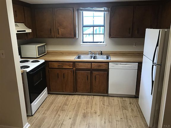 4th image of 13528 Canal Dr APT A