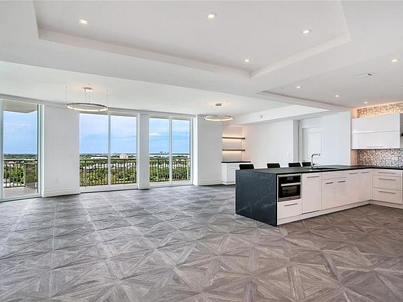 4th image of 450 Knights Run Ave Unit 1006