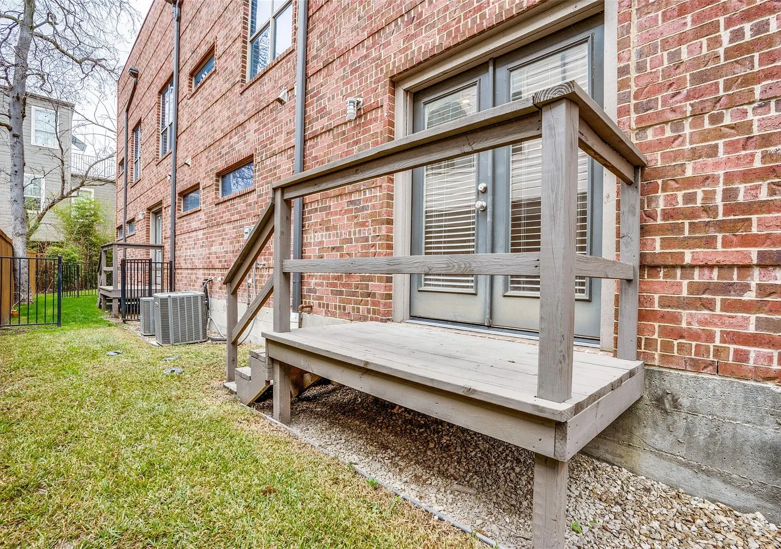 Charming Townhome off Henderson Walkable to Shops & Dining, Pet-Friendly — Photo 4