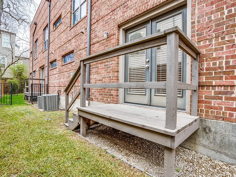 5017 Manett St #103 — Photo 22