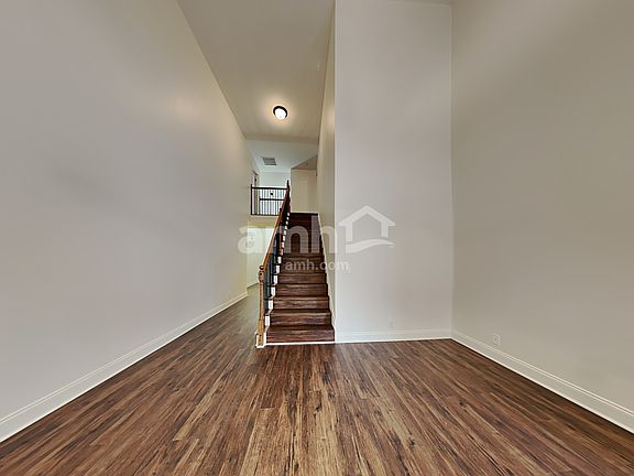 4th image of 1514 Dewsbury Dr