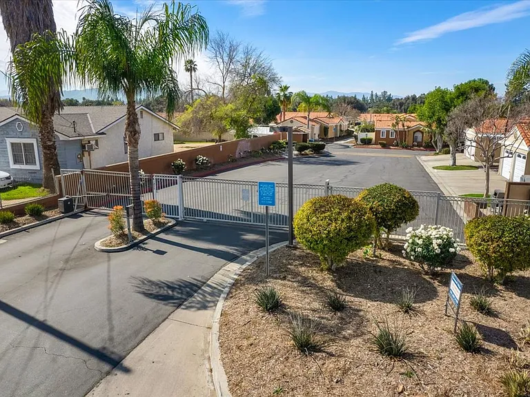 Concord Villas Patio Homes - Riverside, CA — Photo 13