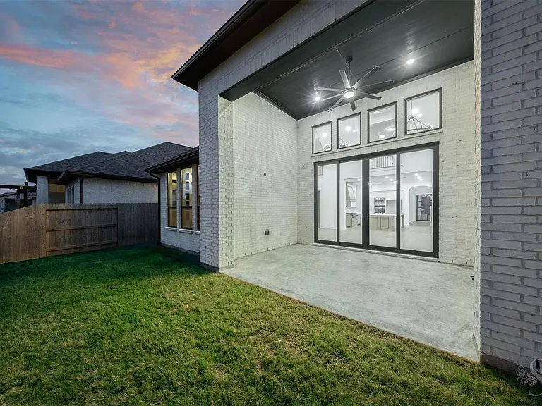 4318 Driftrose Dr — Photo 45