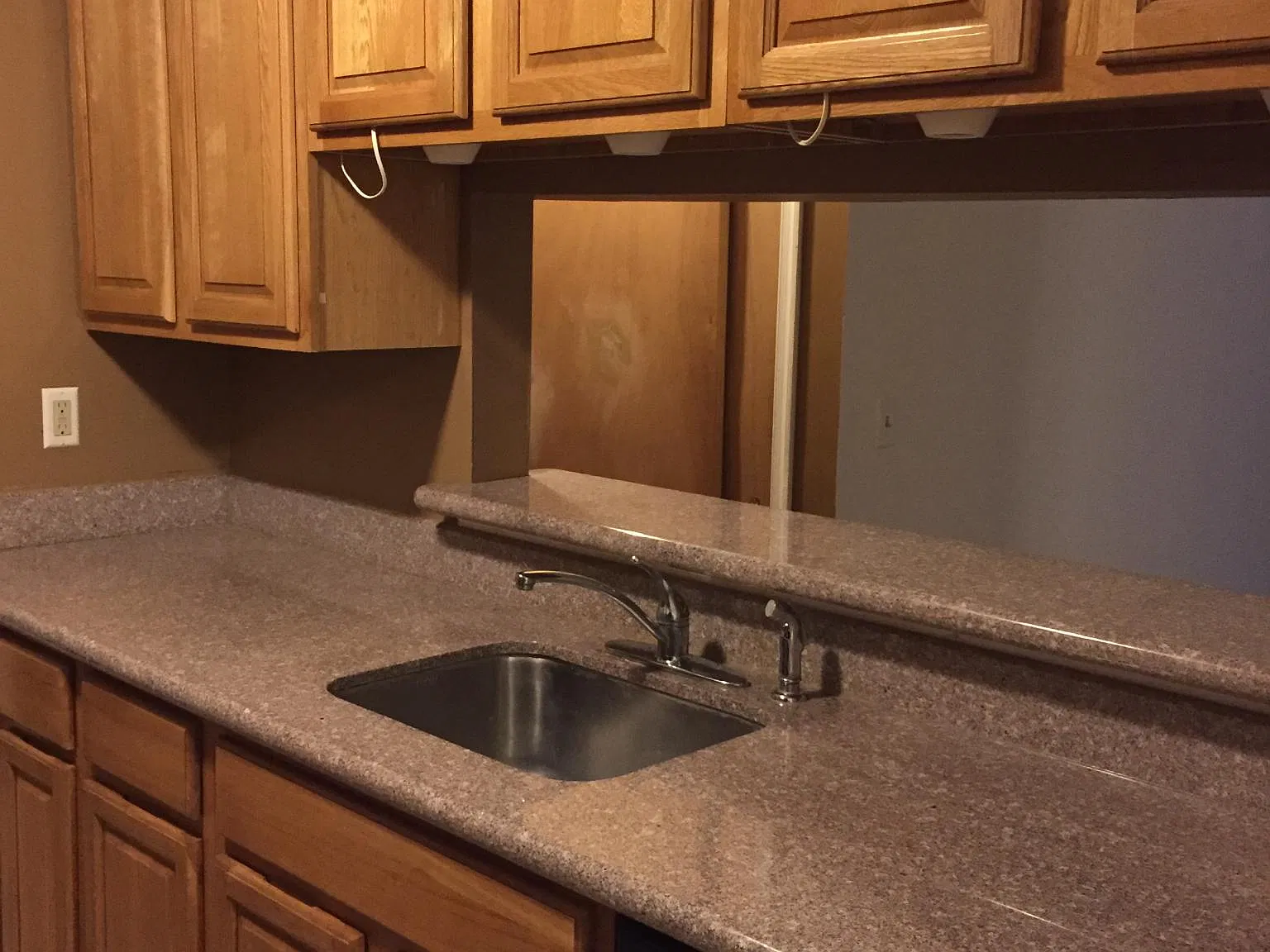 2 bed, 1000 sqft, $1,900 — Photo 2