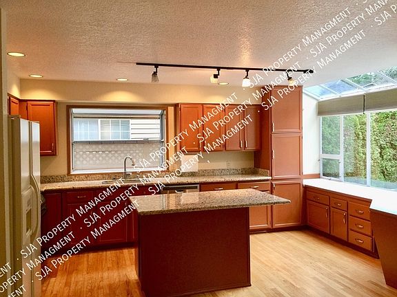 4th image of 10307 NE 126th Pl