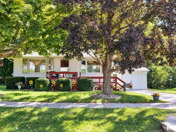 424 N Pekin Ln, Hanna City, IL 61536