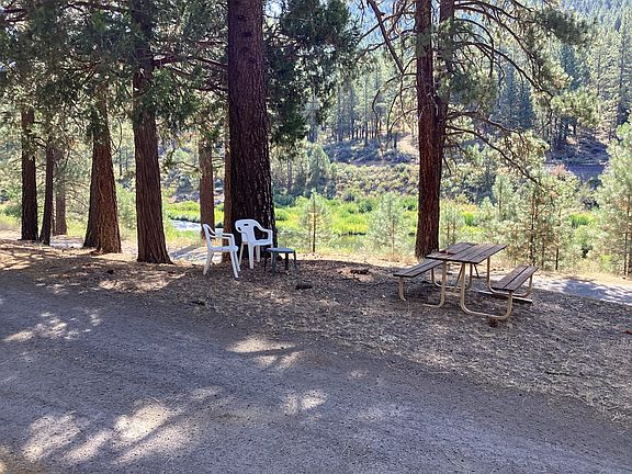 Picnic area over Feather River