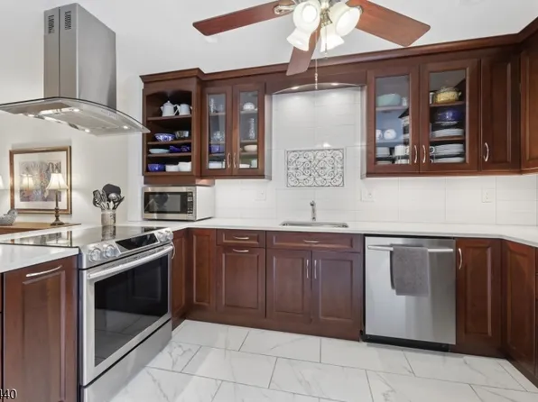 240 Mountain View Dr, Mahwah Twp., NJ 07430