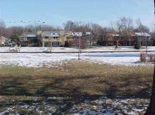 20 Regent Dr, Oak Brook, IL