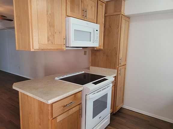 3rd image of 826 Bennett Ave APT B