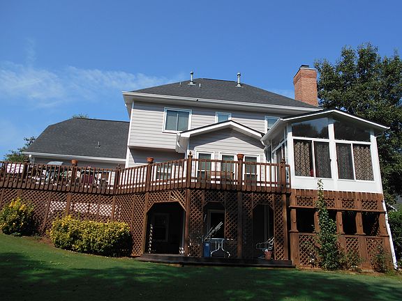 3rd image of 3201 Whiteoak Cir SE
