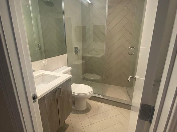5th image of 50 W 34th St APT 14A14
