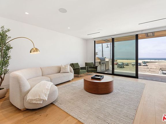 4th image of 2205 Ocean Front Walk