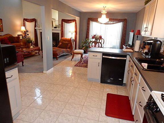4th image of 32915 Birchwood Dr
