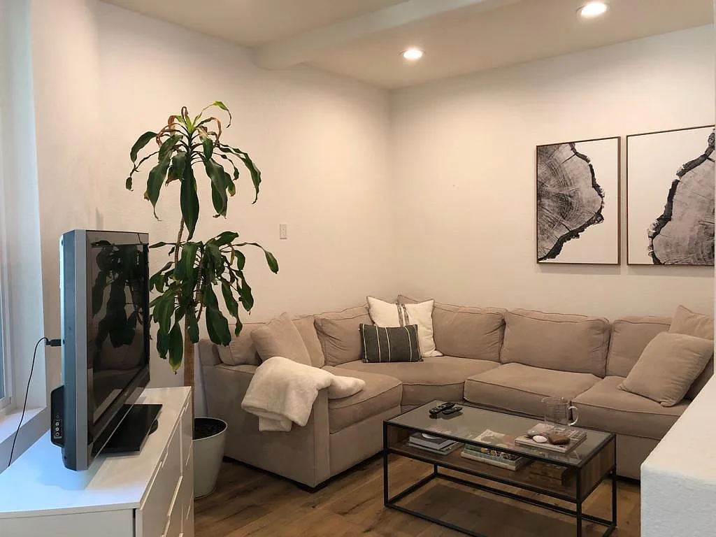 4 bed, 1986 sqft, $5,100 — Photo 4