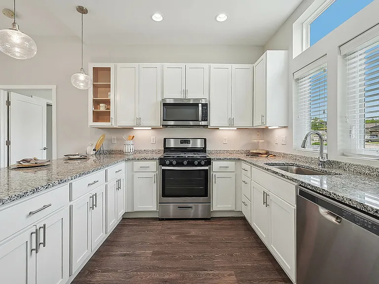 Redbud Commons — Photo 11