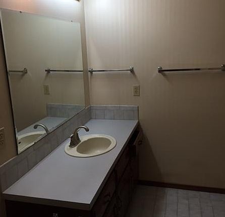 3rd image of 306 Canterbury Dr